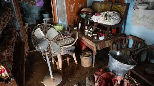 belongings-destroyed-pakistan-floods.jpg